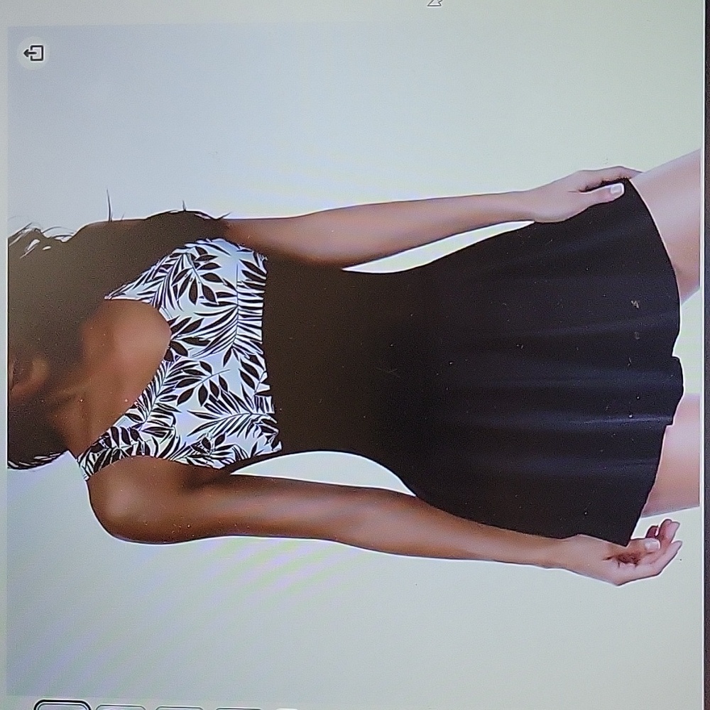 Yonique black and white swimdress Leaf design Modest Size Medium New with Tags…